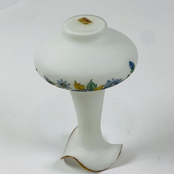 Vintage 12" White Bud Vase w/Flowers Wide Base Curvey Opening Cellini Italy - Picture 6 of 9